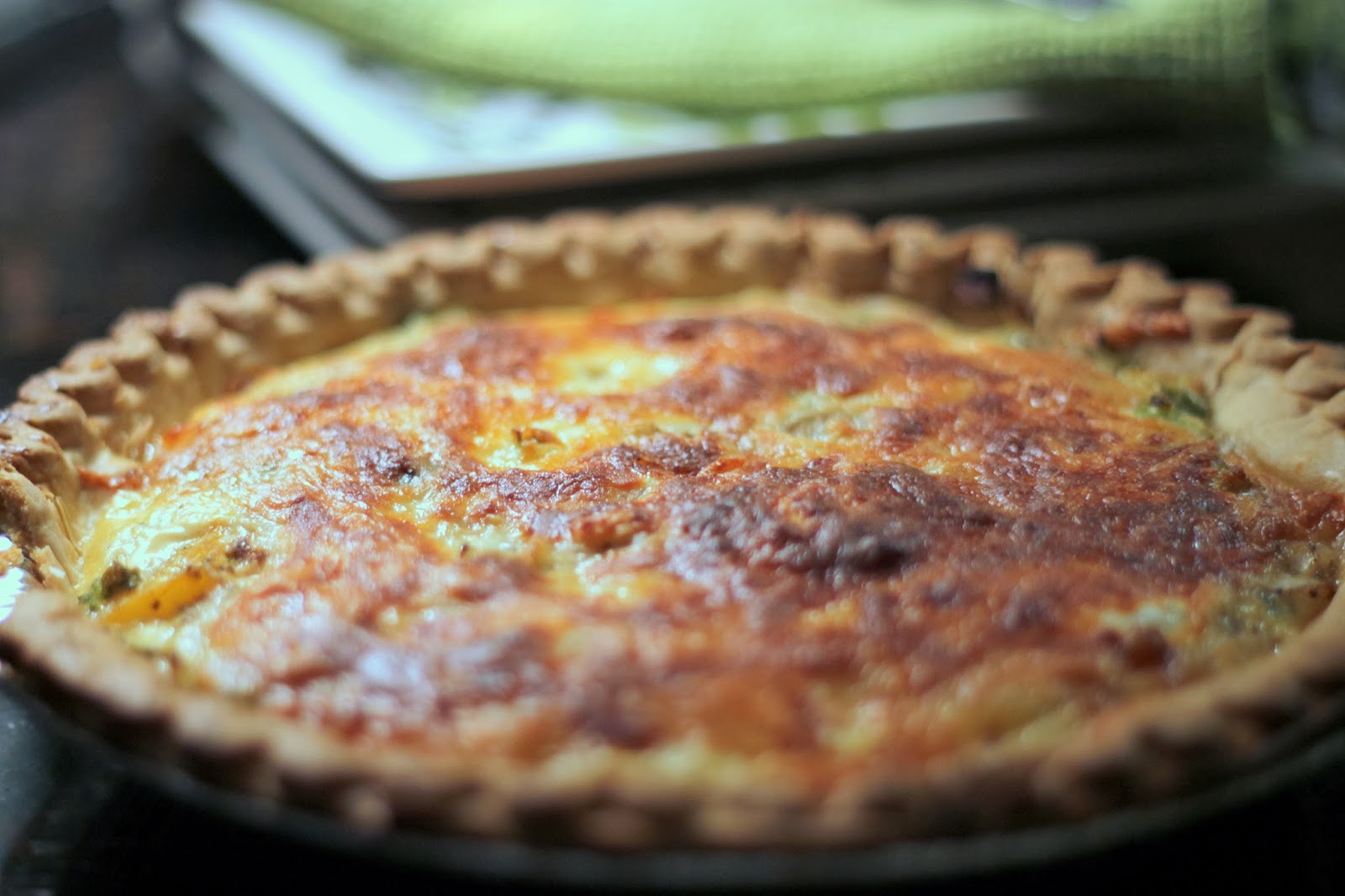 Brunch N' Cupcakes {Broccoli Quiche with Onions and Red Pepper}