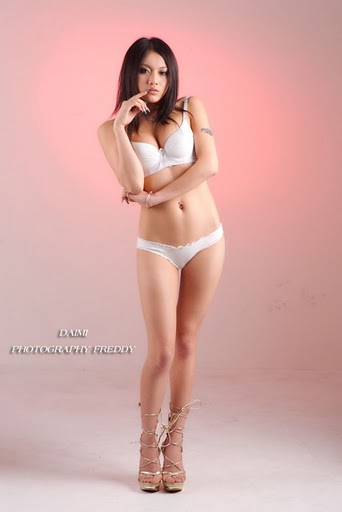 Sexy Model Zheng Yifei with Underwear