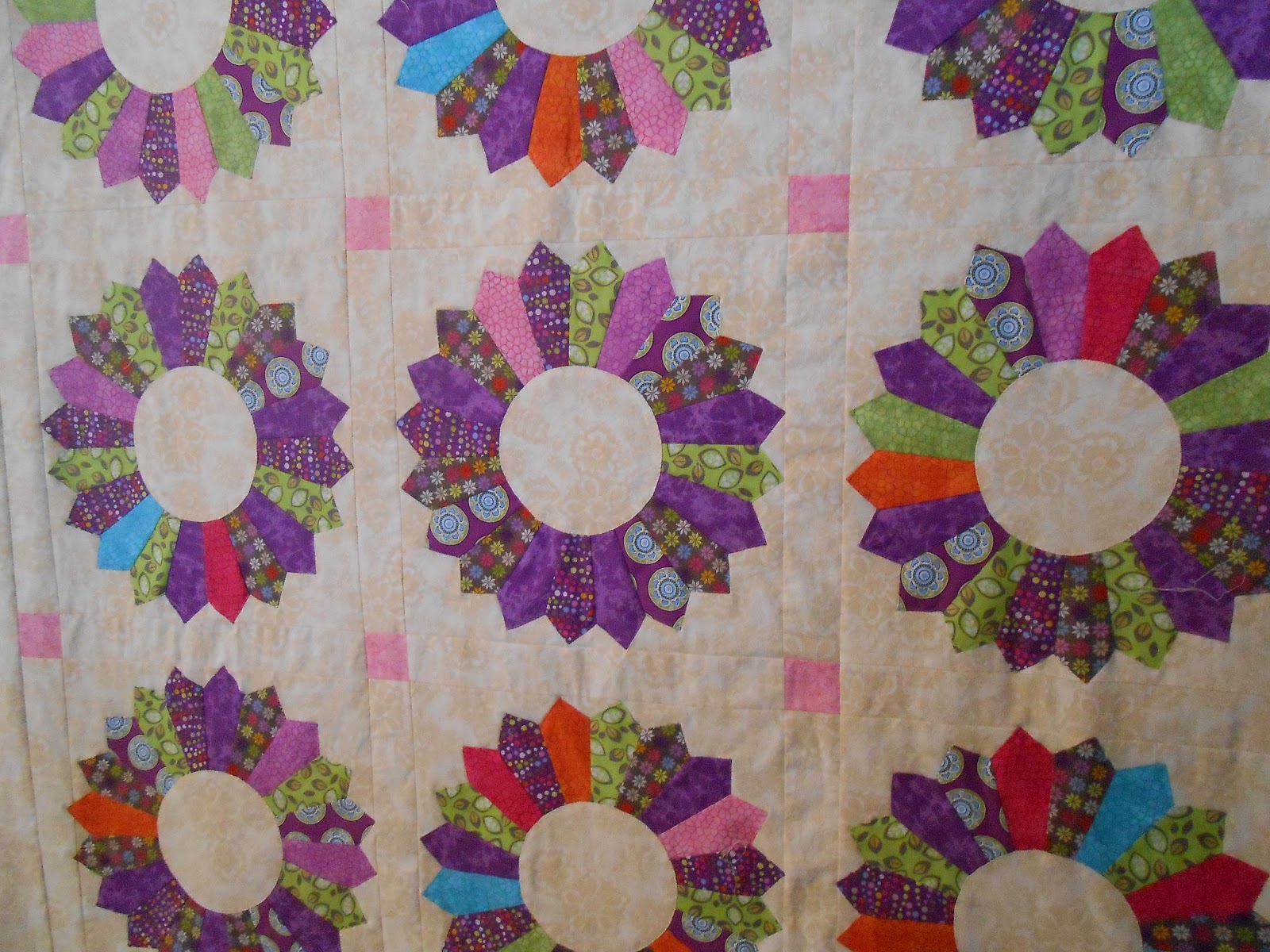Pumpkin Patch Quilter: Dresden Plate Quilt Flimsy and Applique Tutorial