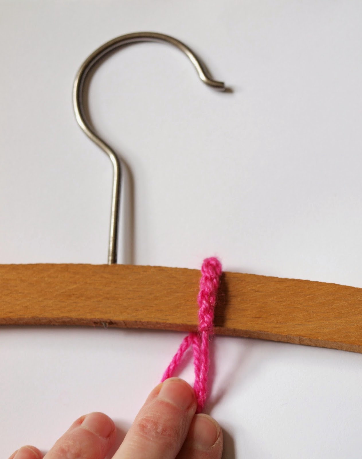 Scented Sweetpeas Crochet Clothes / Coat Hanger Tutorial