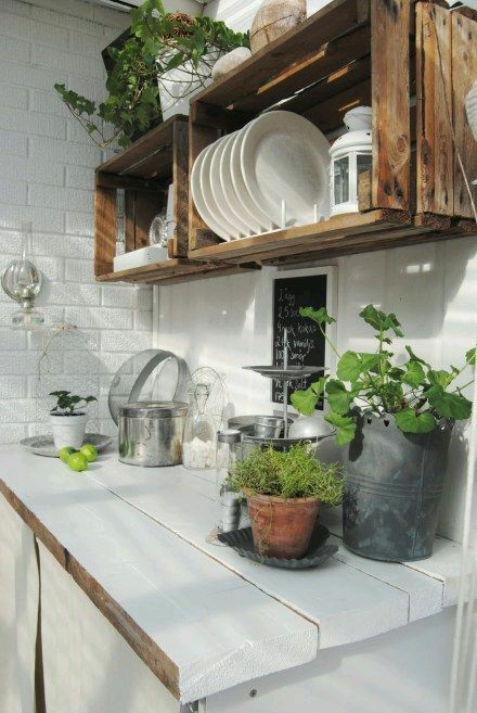 Reutiliza: cajas, rejas, cajones de madera ... Como adornar mostradores de cocina