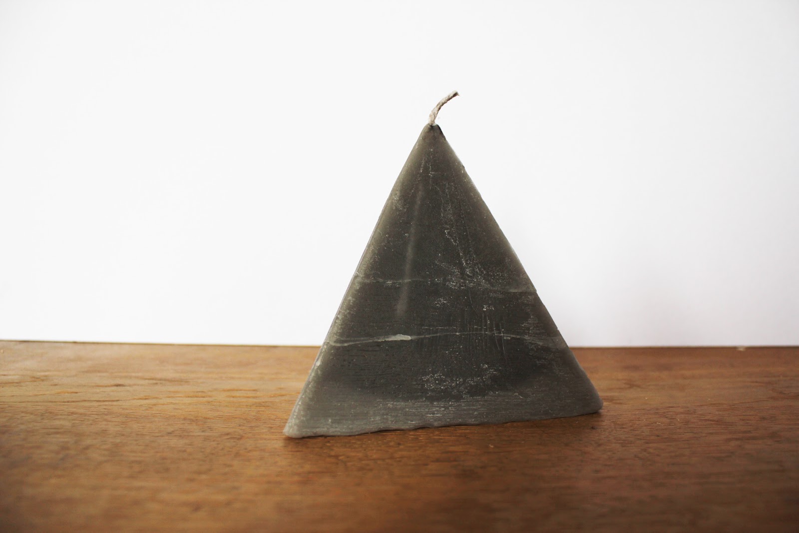 diy pyramid candle minimal crafts