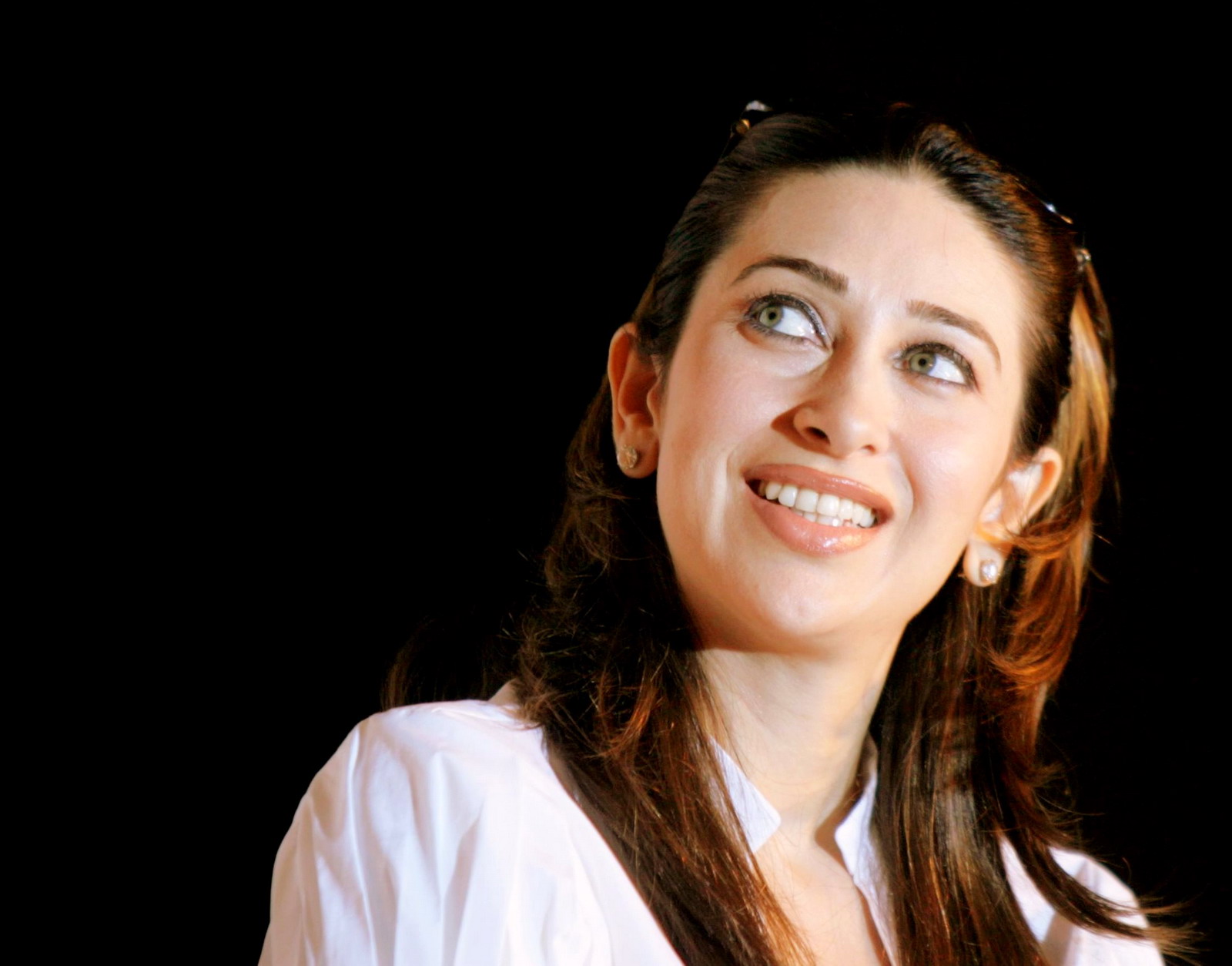 ALL COLLECTION WALLPAPERS Karishma kapoor nice wallpaper 2012