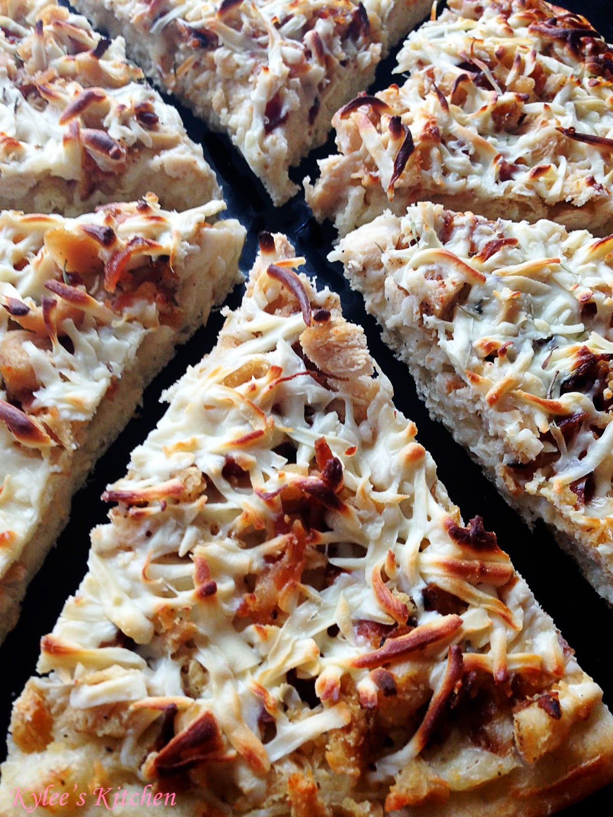 Kylee's Kitchen ROASTED GARLIC CHICKEN ALFREDO PIZZA