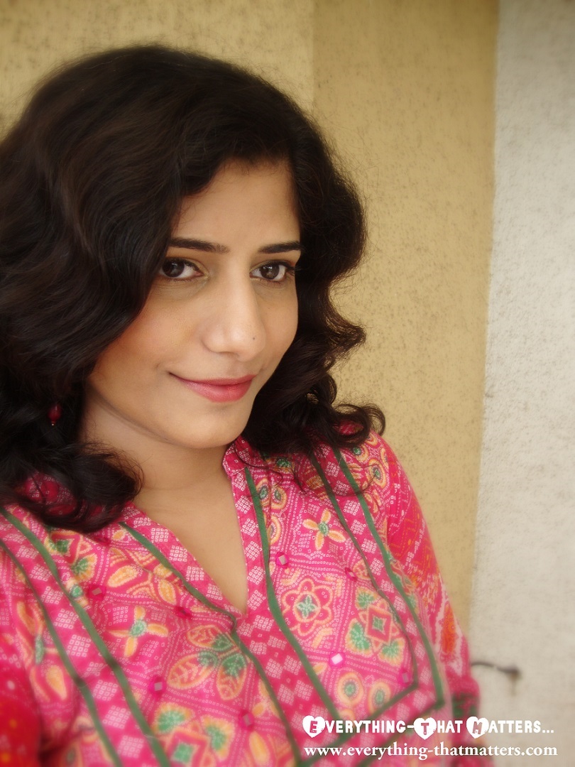 Lakme 9 To 5 Lip Color Pink Bureau Swatch, Review, LOTD And FOTD
