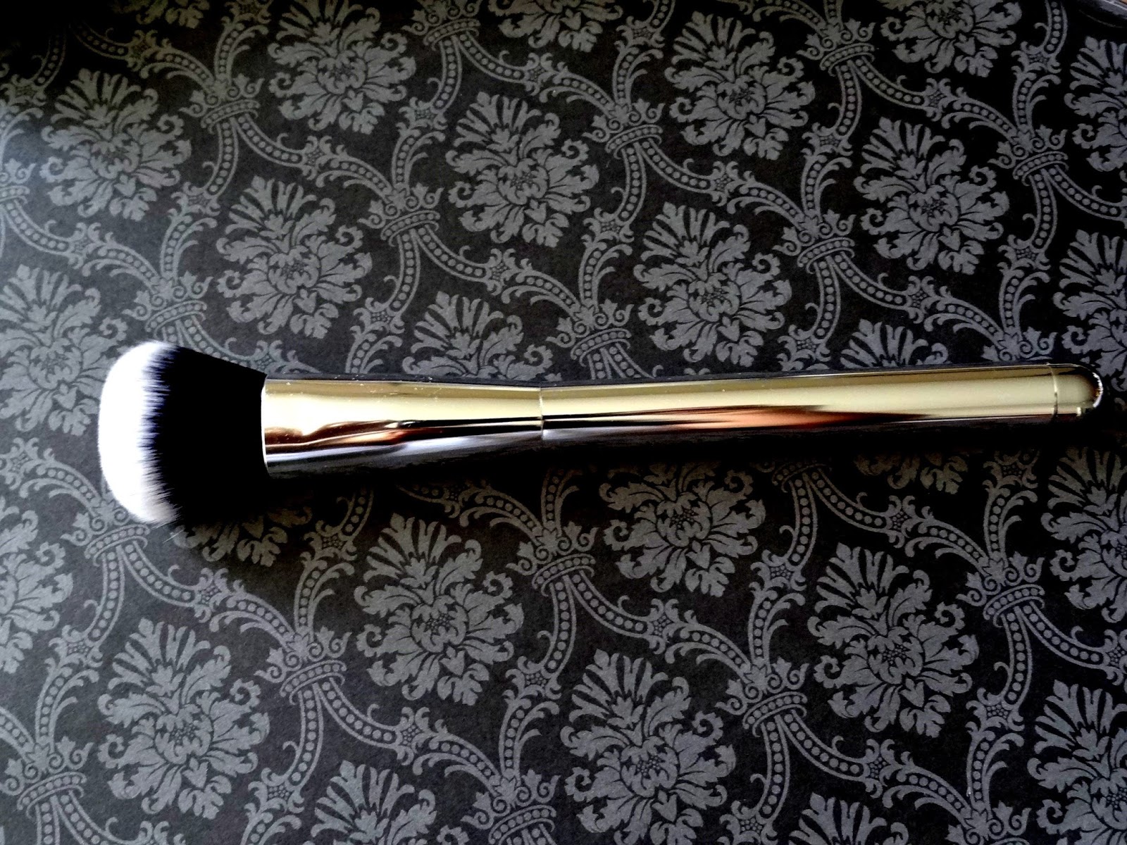 Makeup, Beauty and More It Cosmetics Full Size 7pc. MicroAirbrush