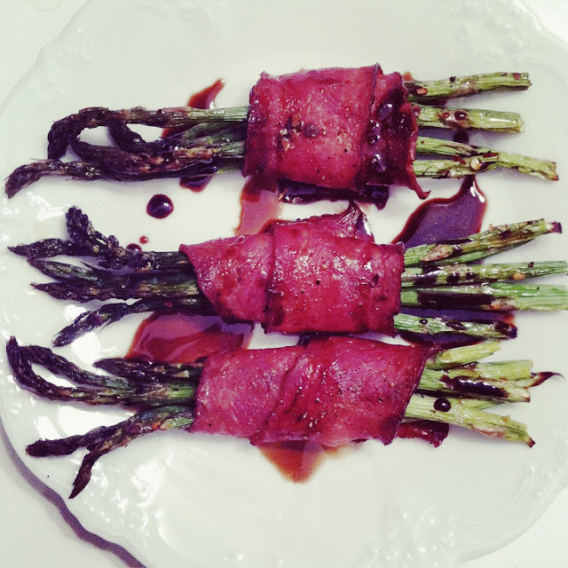 little kitchie turkey bacon asparagus bundles with balsamic syrup