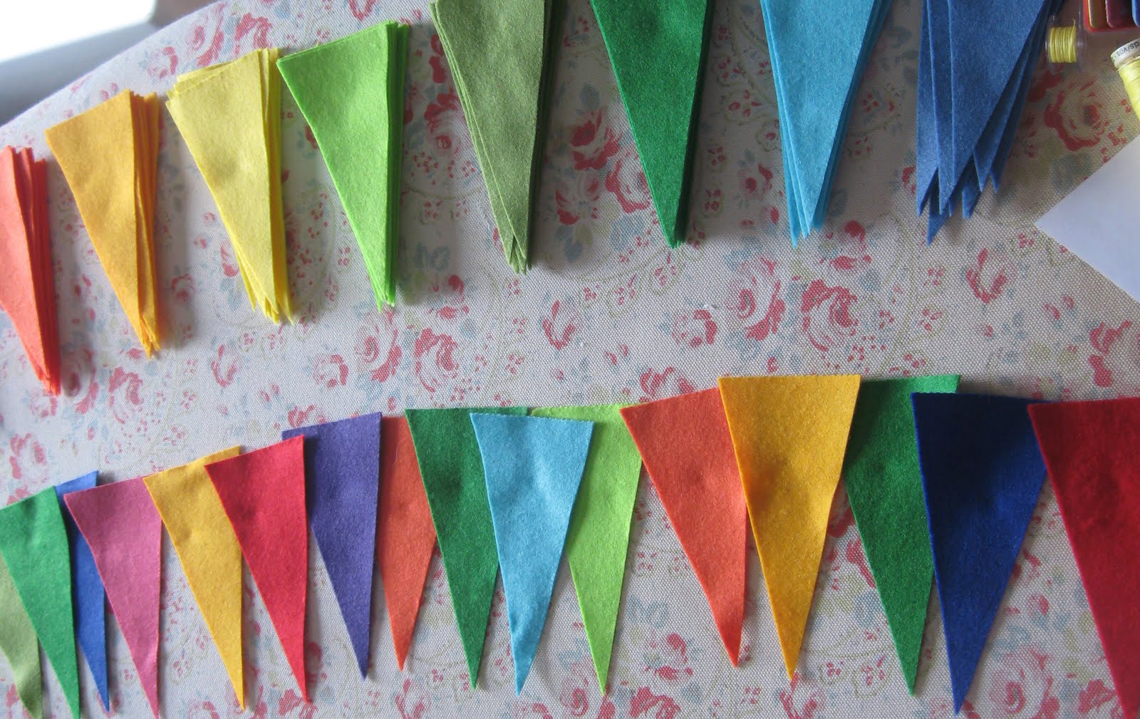 a pip and a peach Mini Bunting