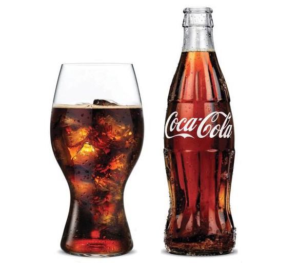 Coca-Cola celebra en Twitter los 100 años de su botella contour