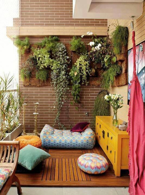Decora con rojas: las 5 claves para tener el mejor balcón del ... Decoración Estrecho Balcón