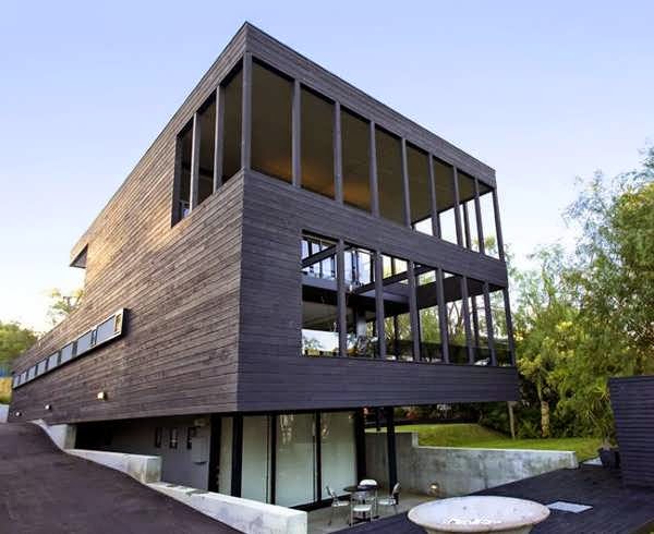 BEAUTIFUL MODERN WATERFRONT HOME DESIGN AS SOPHISTICATION AND ELEGANCE