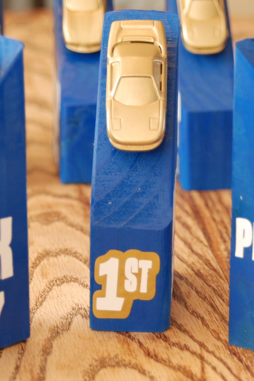 Crafts reDesigned Pinewood Derby Award and a tutorial