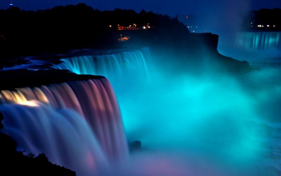 Cantiknya Pertunjukan Fenomena Cahaya Alami Air Terjun Niagara [ www.BlogApaAja.com ]