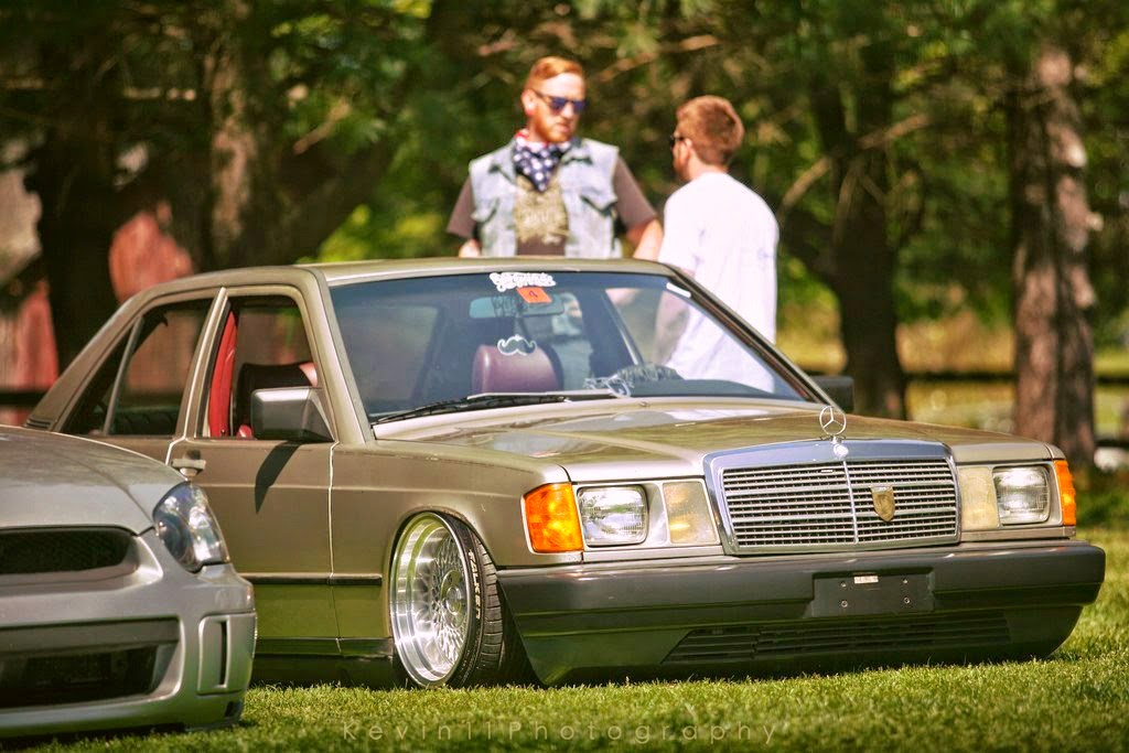 Mercedes_w201_190e_slammed_stance_2.jpg