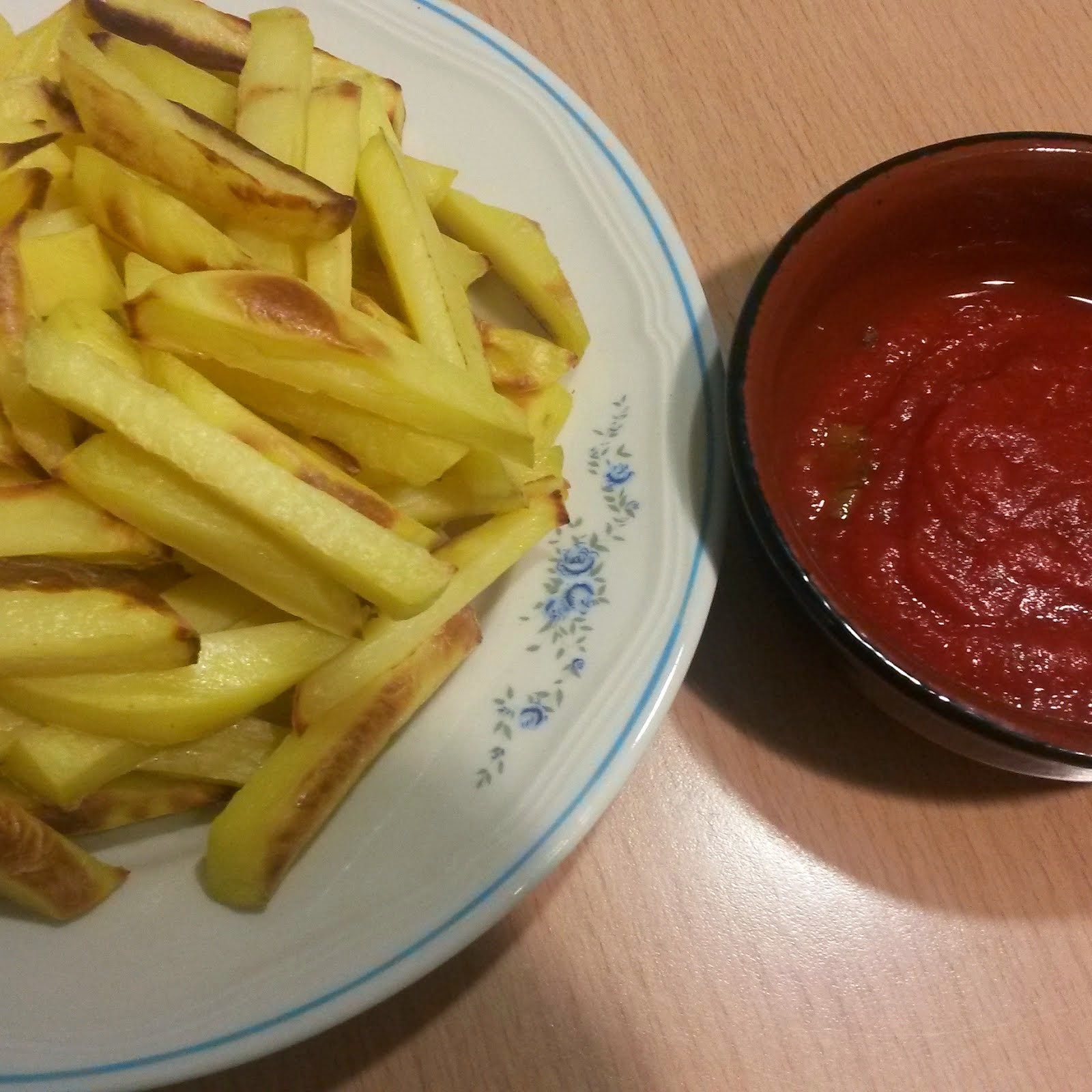 Patatas al horno con salsa de tomate