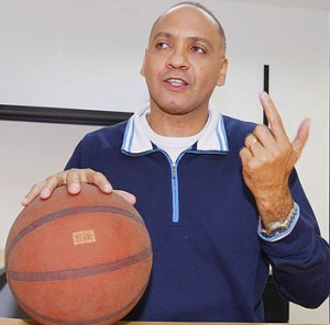 Cortina y Desmarque Yván Olivares Primer latinoamericano Salón de la