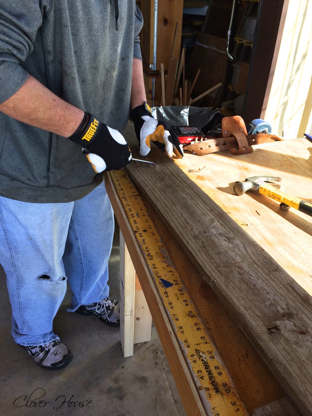 Clover House Fence Picket Wall