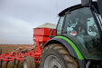 Cerea autosteer system & Solá Neumasem 799 seed drill & Deutz-Fahr Agrotron m600