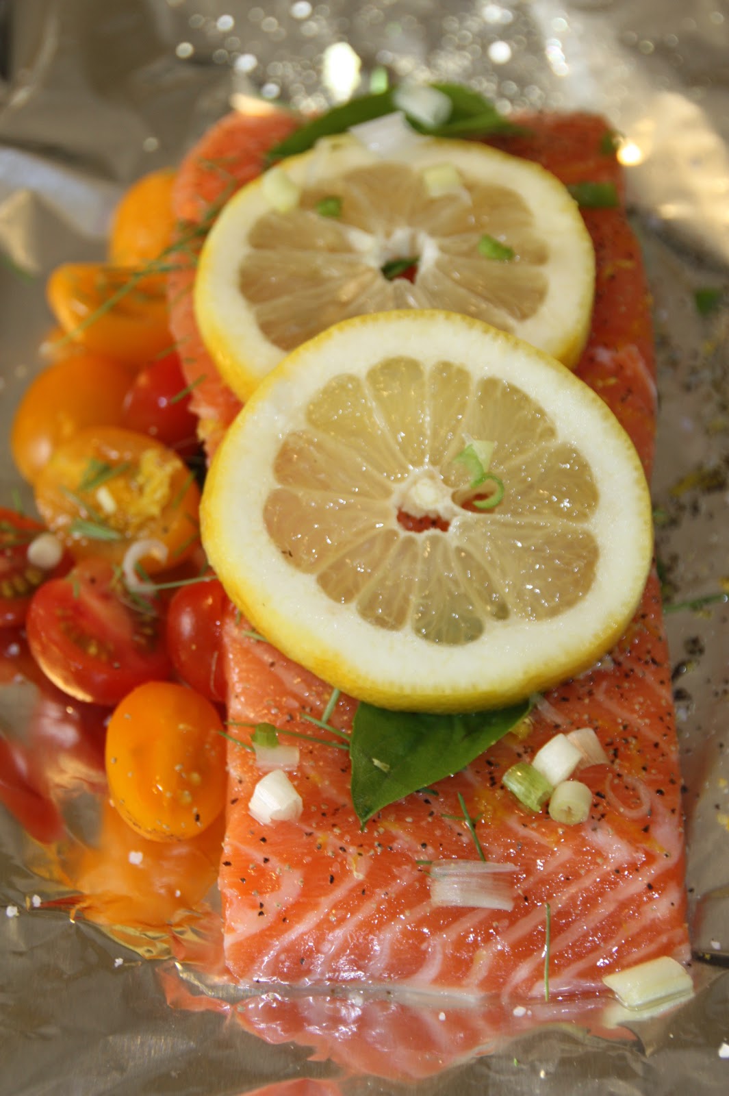 EVERYDAY SISTERS Salmon and Tomatoes en Papillote