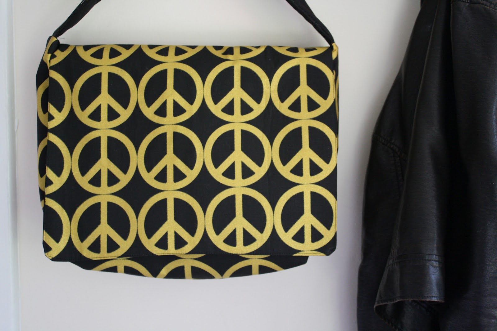 HUNGRYHIPPIE Sew a Messenger Bag DIY tutorial
