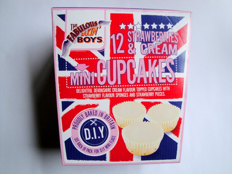 Grocery Gems Fabulous Bakin' Boys Strawberries & Cream Mini Cupcakes