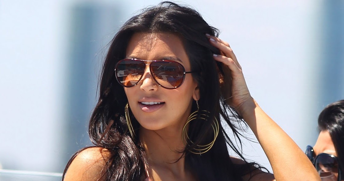 molowm: Kim Kardashian&rsquo;s Breast Size