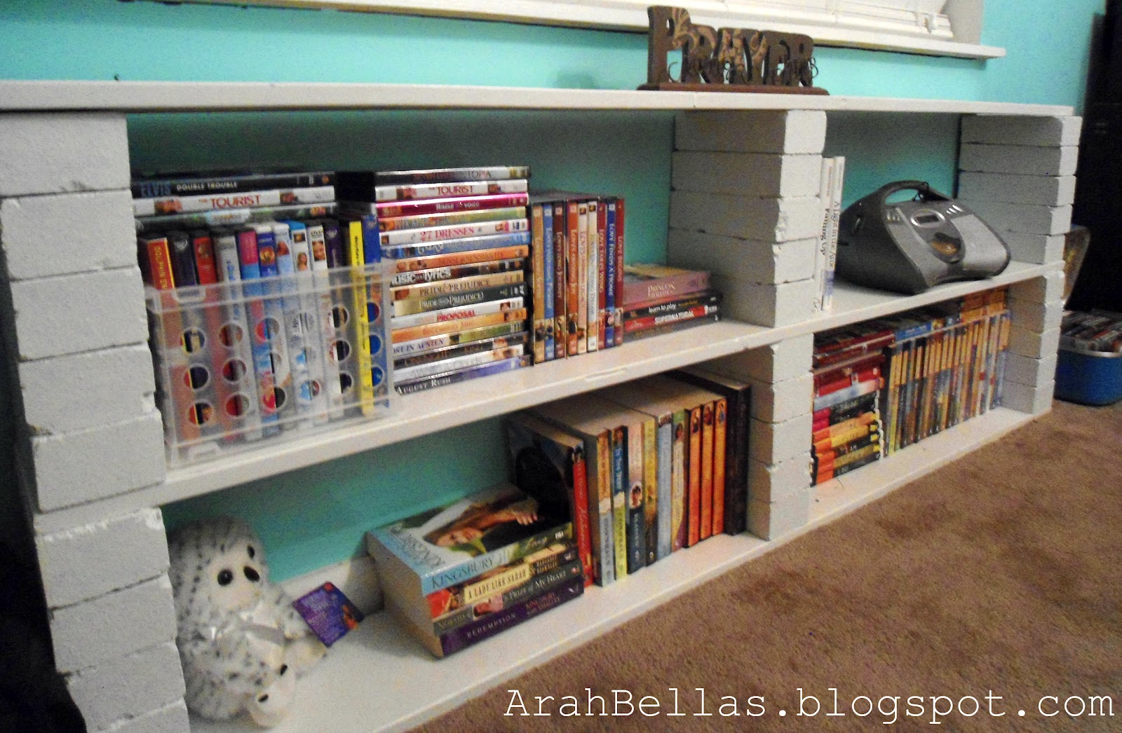 ArahBella's {Thriftaholics} Upcycled Brick and Wood Bookshelf