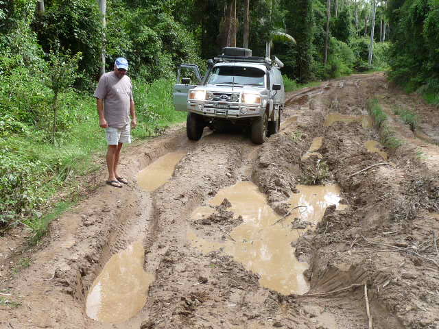 OUR BOGGY SUNDAY DRIVE DOWN THE WATTAGAN MOUNTAINS..NSW