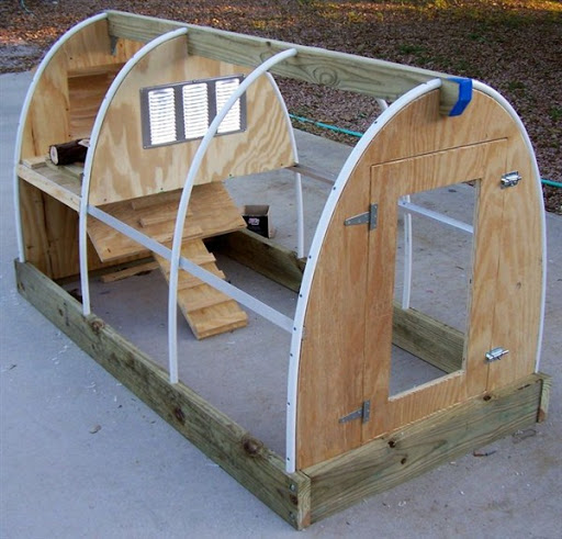 contoh gambar model rumah kandang ayam desain unik minimalis modern dari kayu terbaru 2015/2016 contoh gambar model rumah kandang ayam desain unik minimalis modern dari kayu terbaru 2015/2016