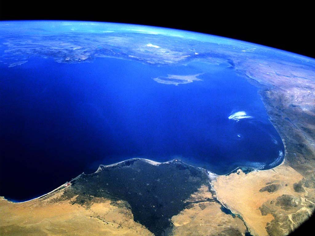http://2.bp.blogspot.com/-pvhilO_o0OM/TfKmkvJM5_I/AAAAAAAAAsI/0e38OFjatyc/s1600/Earth+Wallpapers-2.jpg