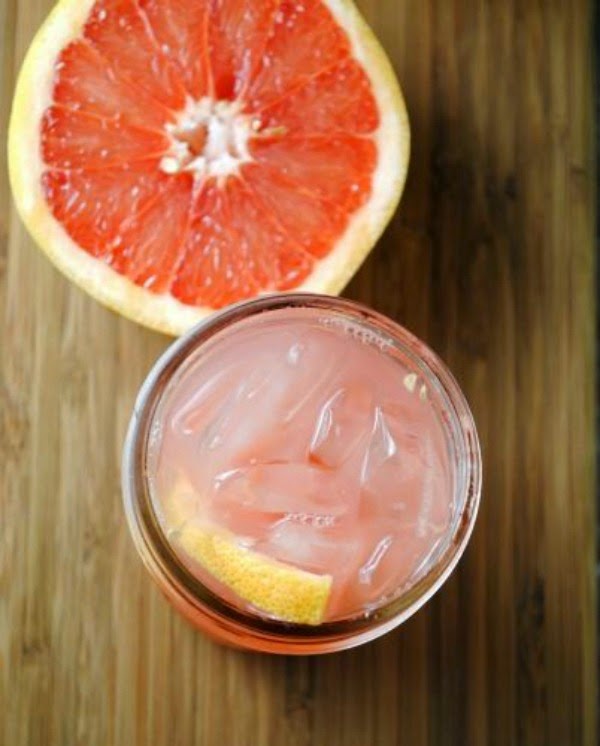 http://sweetlifebake.com/2013/01/26/homemade-grapefruit-soda/#axzz3S6MAMUp5