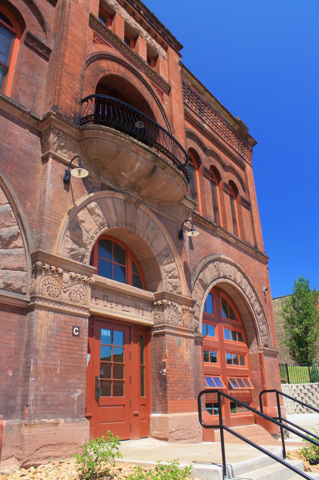 Nomadic Newfies Duluth Architecture