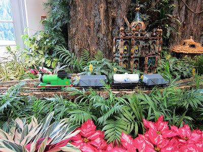 Not-So-SAHM: Big Locomotive Right on Time: Garden Railway at the U.S