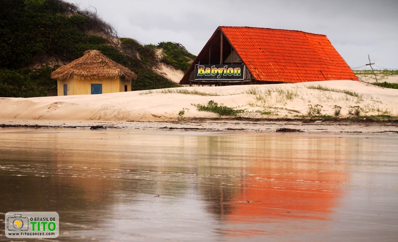 Algumas construções na praia do Farol (ou da Princesinha), na ilha de Maiandeua (Algodoal), no Pará - Por Tito Garcez Algumas construções na praia do Farol (ou da Princesa), na ilha de Maiandeua (Algodoal), no Pará