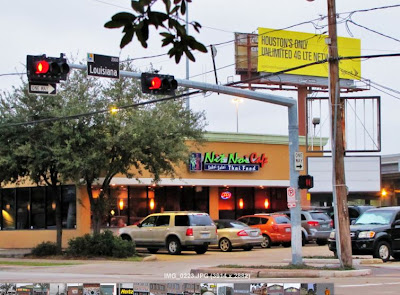 Midtown Nit Noi That Restaurant - Photo of Cafe at Dusk