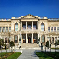 dolmabahçe palace entrance