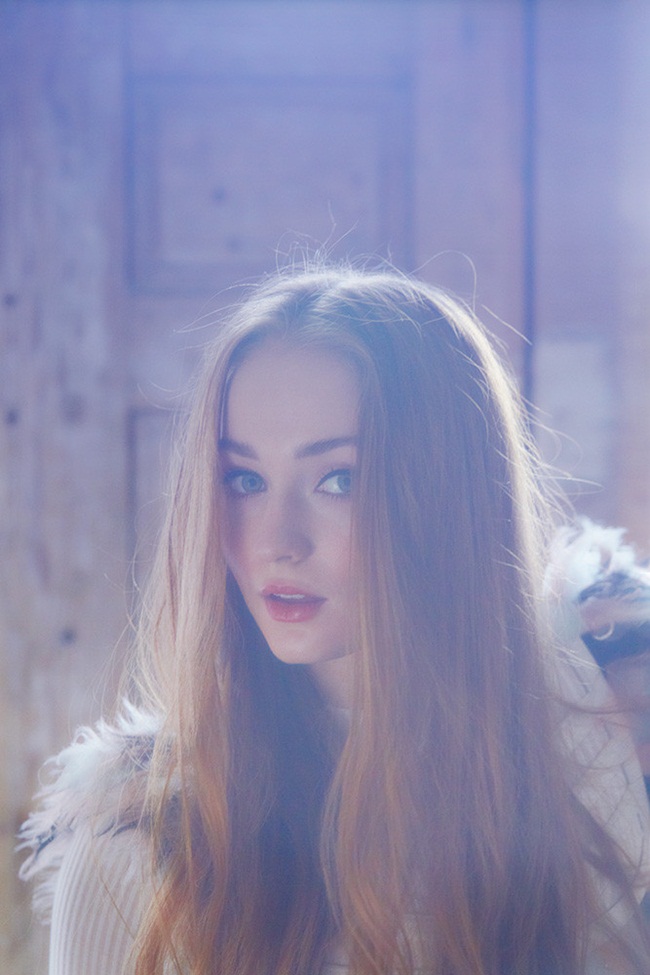 People Magazine April 2015, Sophie Turner Fendi 2015 SS Leather & Organza Petals Dress Editorials