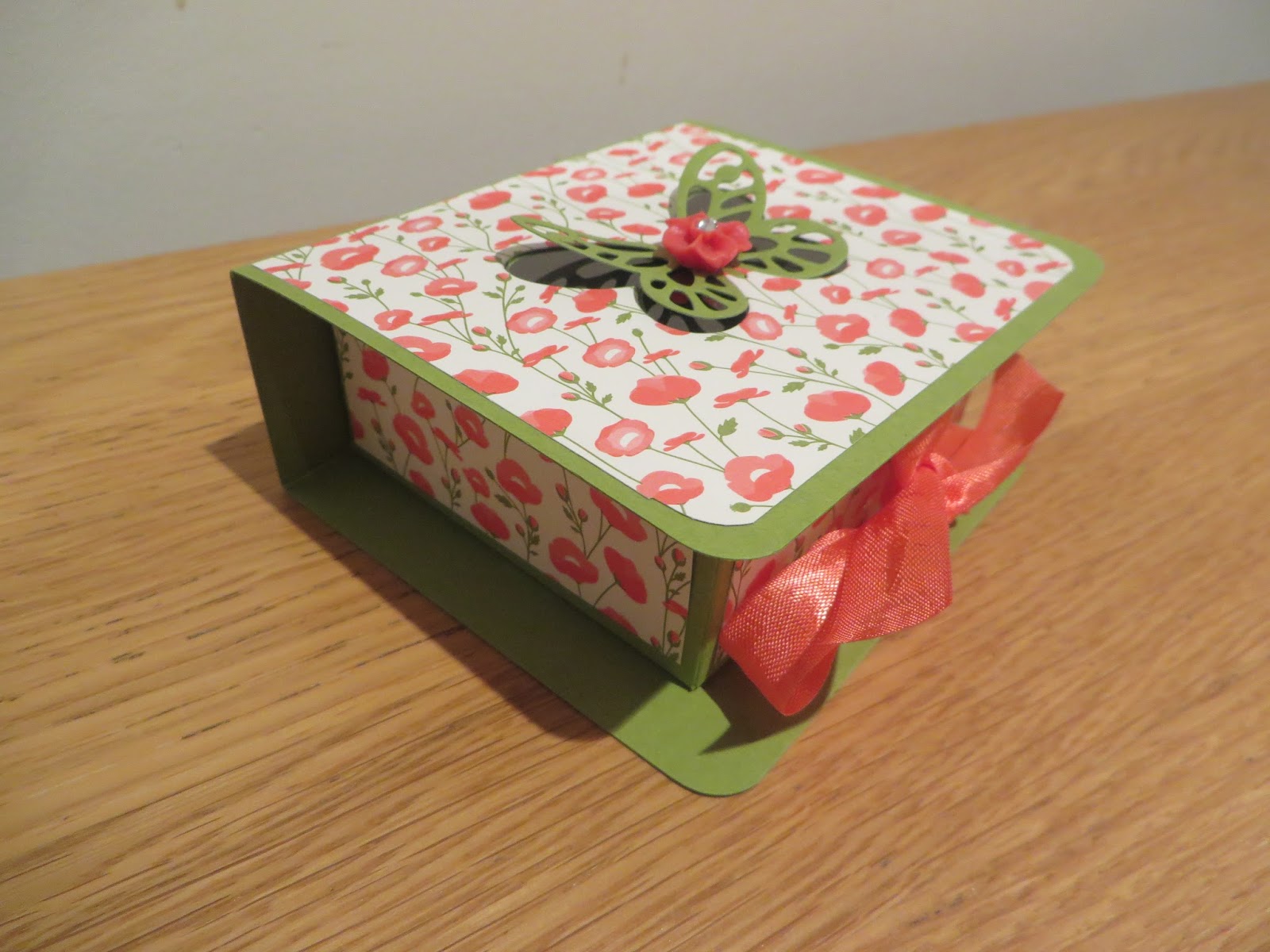 CraftyCarolineCreates Butterfly Lid Gift Box Tutorial Using Stampin