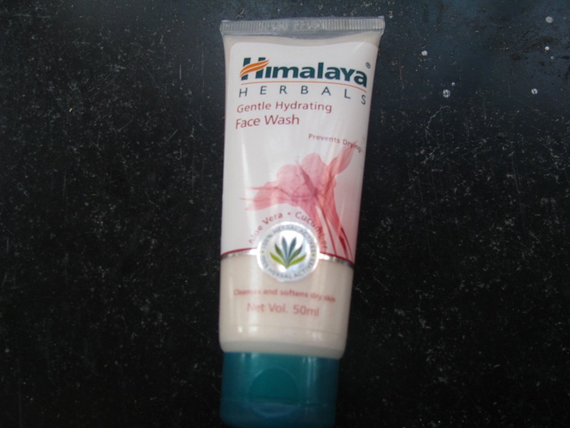 Himalaya Herbals Gentle Hydrating Facewash review Pink and Pink