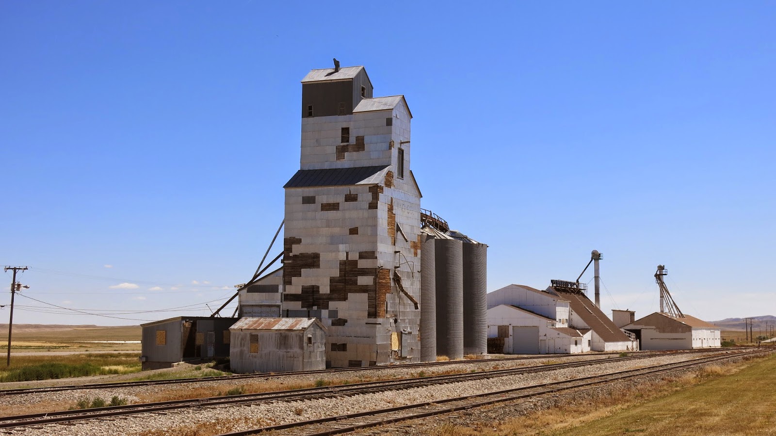 Wooden Grain elevator Model Railroad Hobbyist magazine