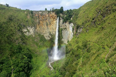 objek wisata Air Terjun Sipiso Piso