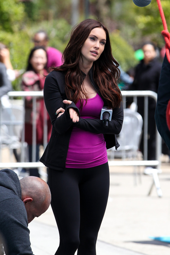 Megan Fox On The Set of Teenage Mutant Ninja Turtles! - Ye ...