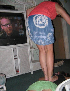Foto Aneh Tv Menonton Penonton http://www.fenomania.com/2012/05/foto-aneh-tv-menonton-penonton.html