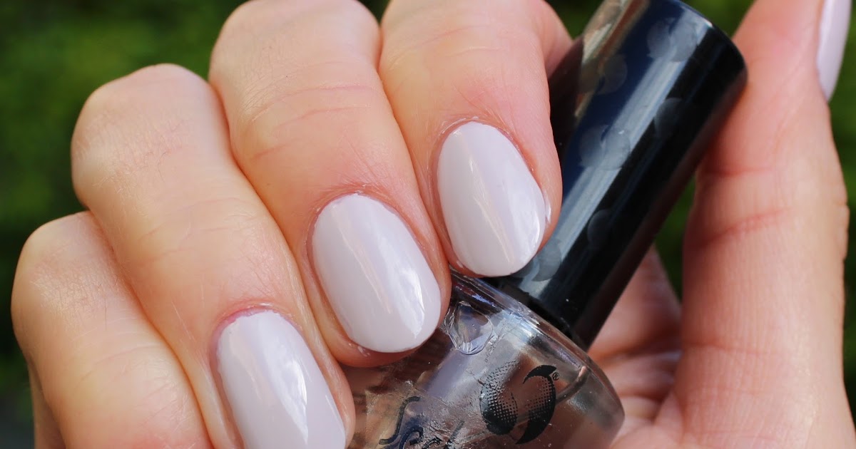 BEAUTY & LE CHIC Seche Vite Top Coat If you like to paint your nails