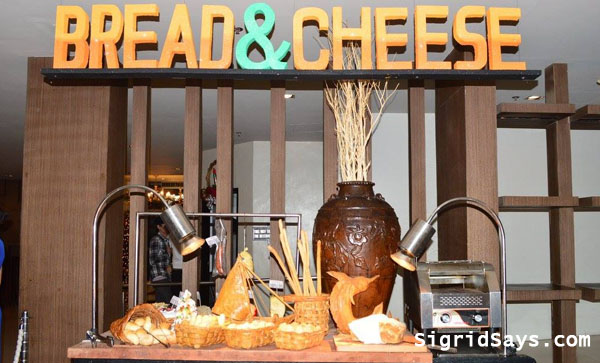 breads and cheese at L'Fisher Hotel