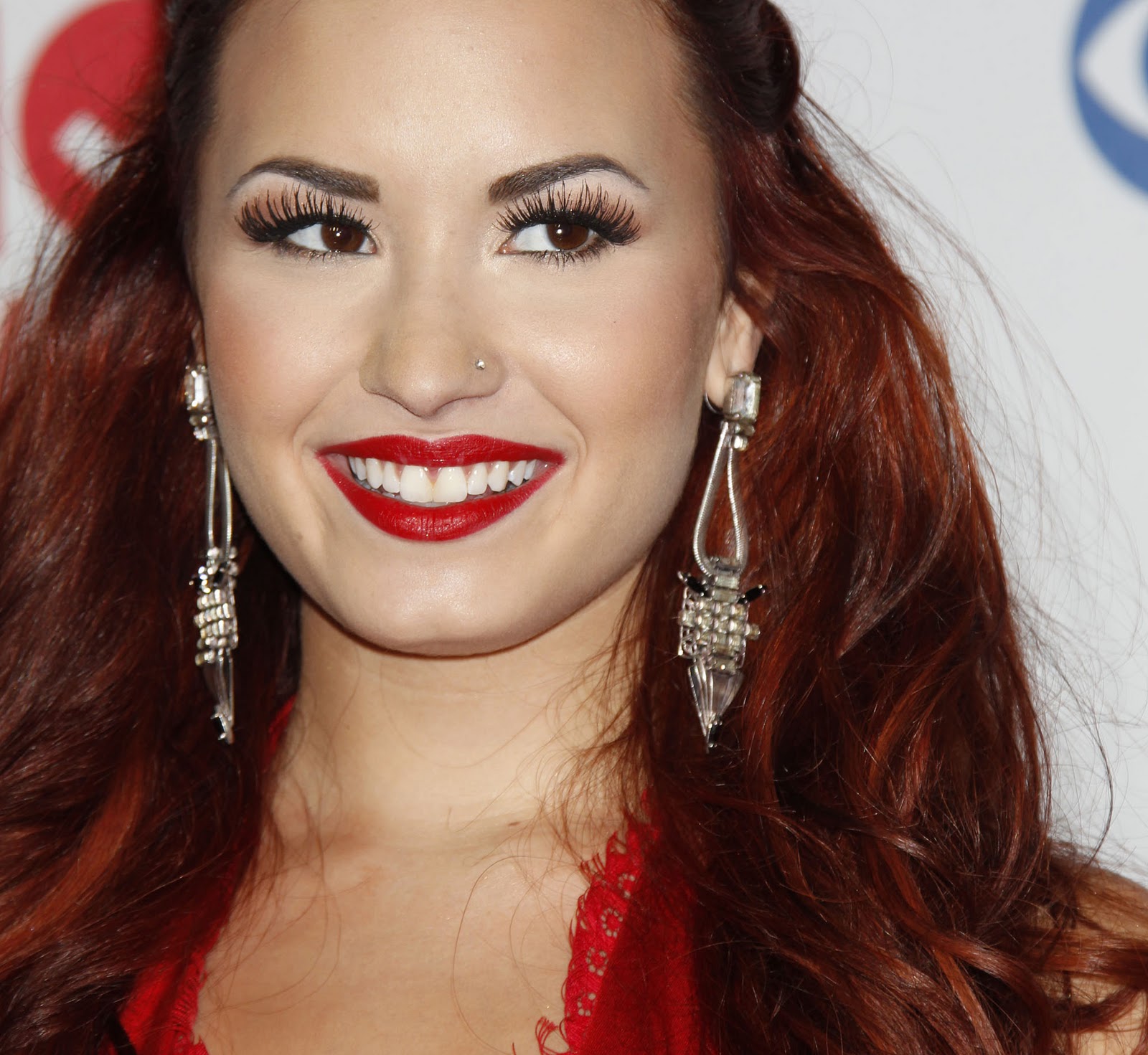 http://2.bp.blogspot.com/-q3zcBKW5n2I/TxBytb-3UQI/AAAAAAAACrc/eFACstw6oOs/s1600/demi+lovato+2.jpg