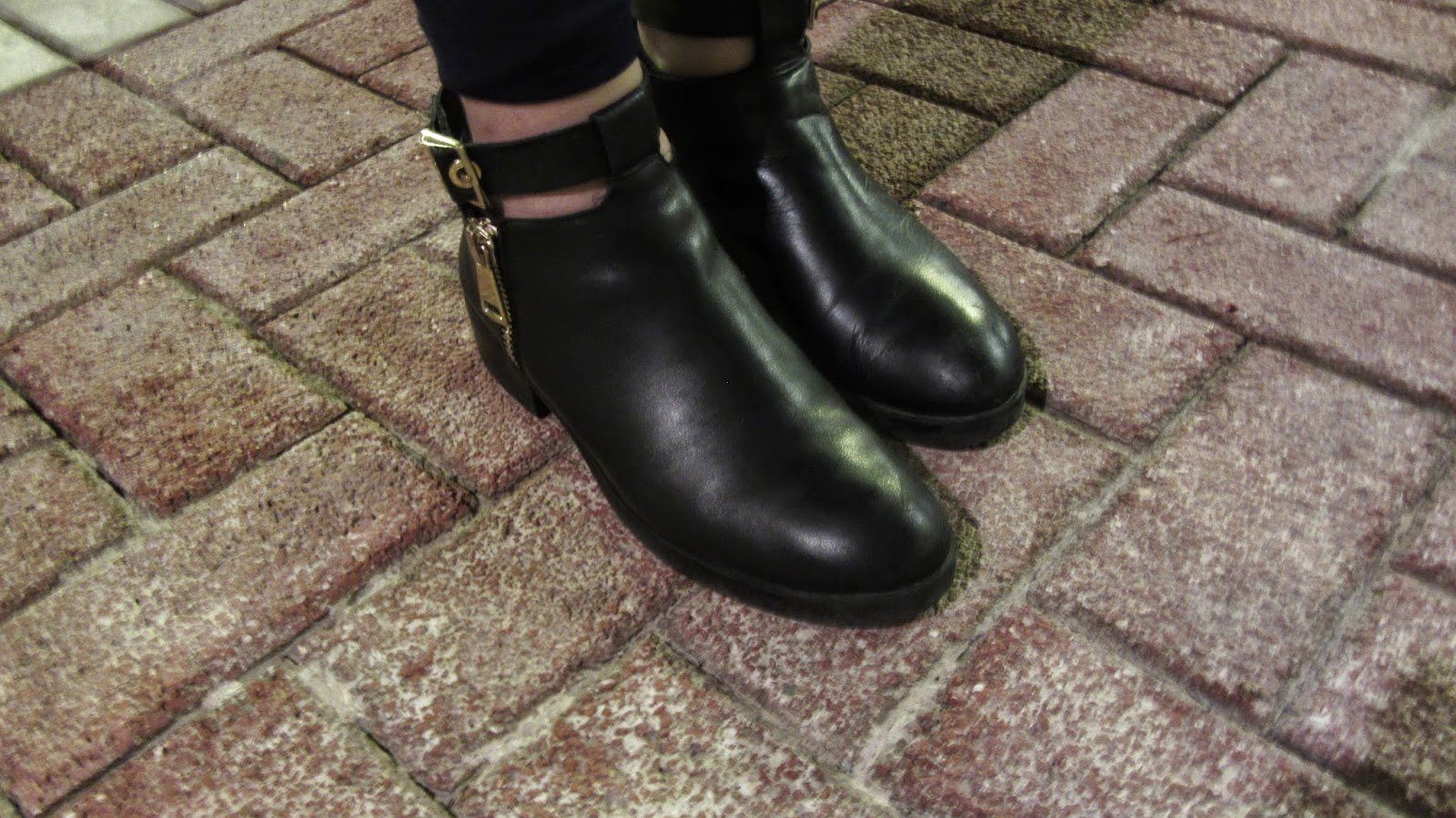 Pop Culture Middle East You can't judge a woman by her abaya "Shoes