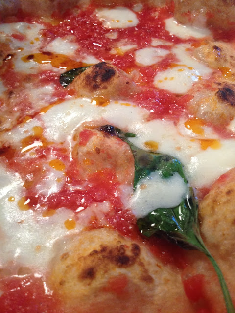 rosso pomodoro, pizza, wood oven pizza, napolitan pizza, pizza margherita, food, food blogger
