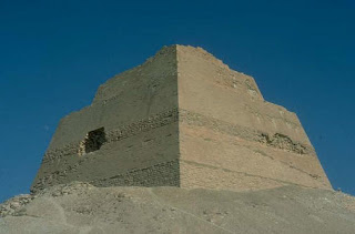 King%2520Snefru%2520pyramid%2520in%2520M