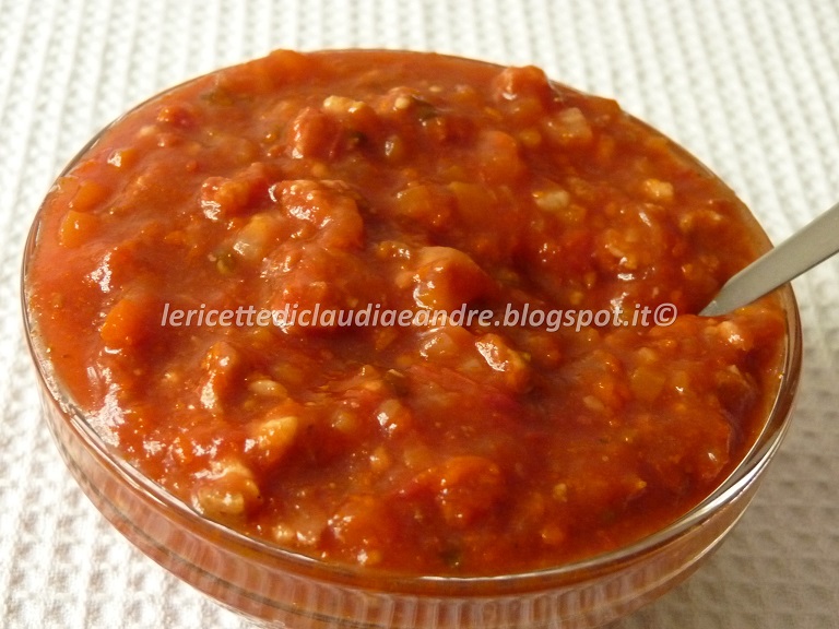 Le ricette di Claudia & Andre Sugo con salamella (salsiccia) calabrese